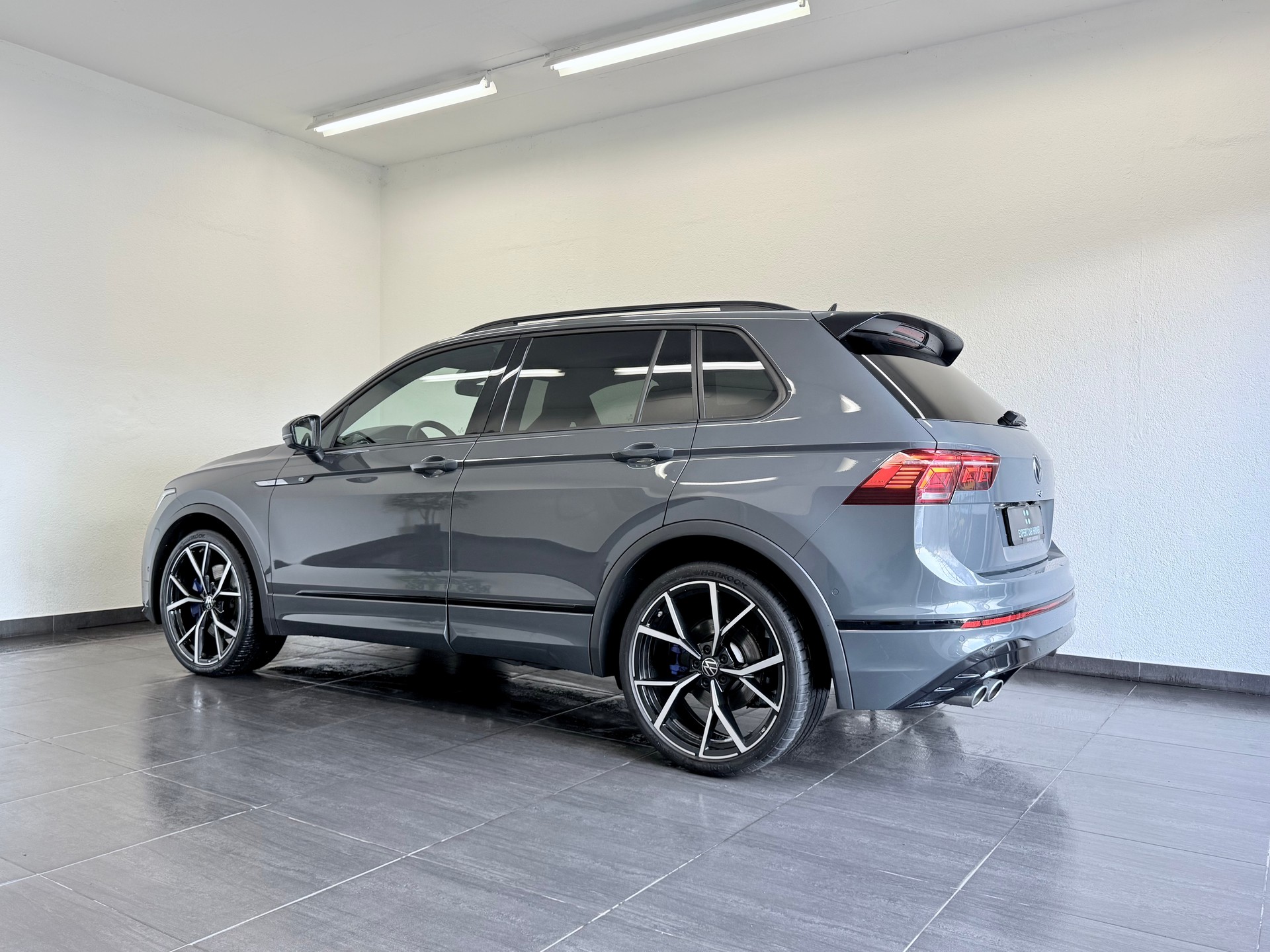 VW Tiguan 2.0TSI R 4Motion DSG-image-9