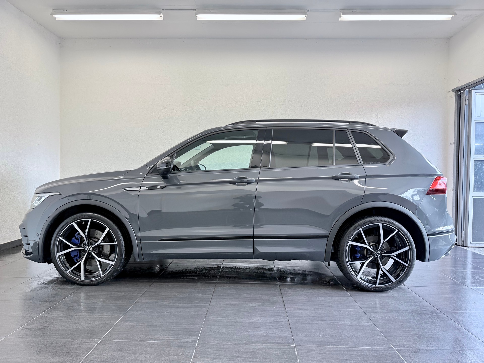 VW Tiguan 2.0TSI R 4Motion DSG-image-6