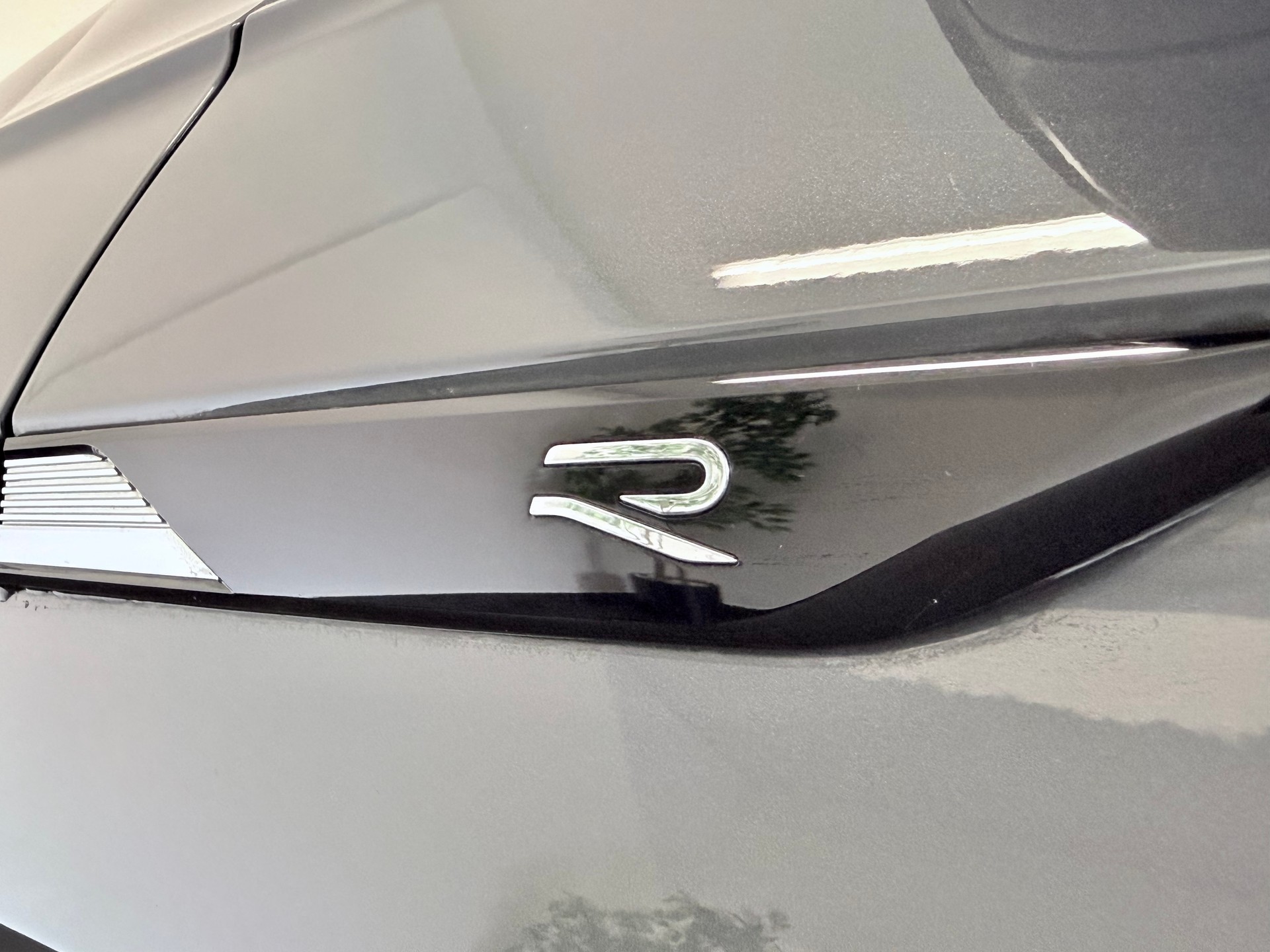 VW Tiguan 2.0TSI R 4Motion DSG-image-13