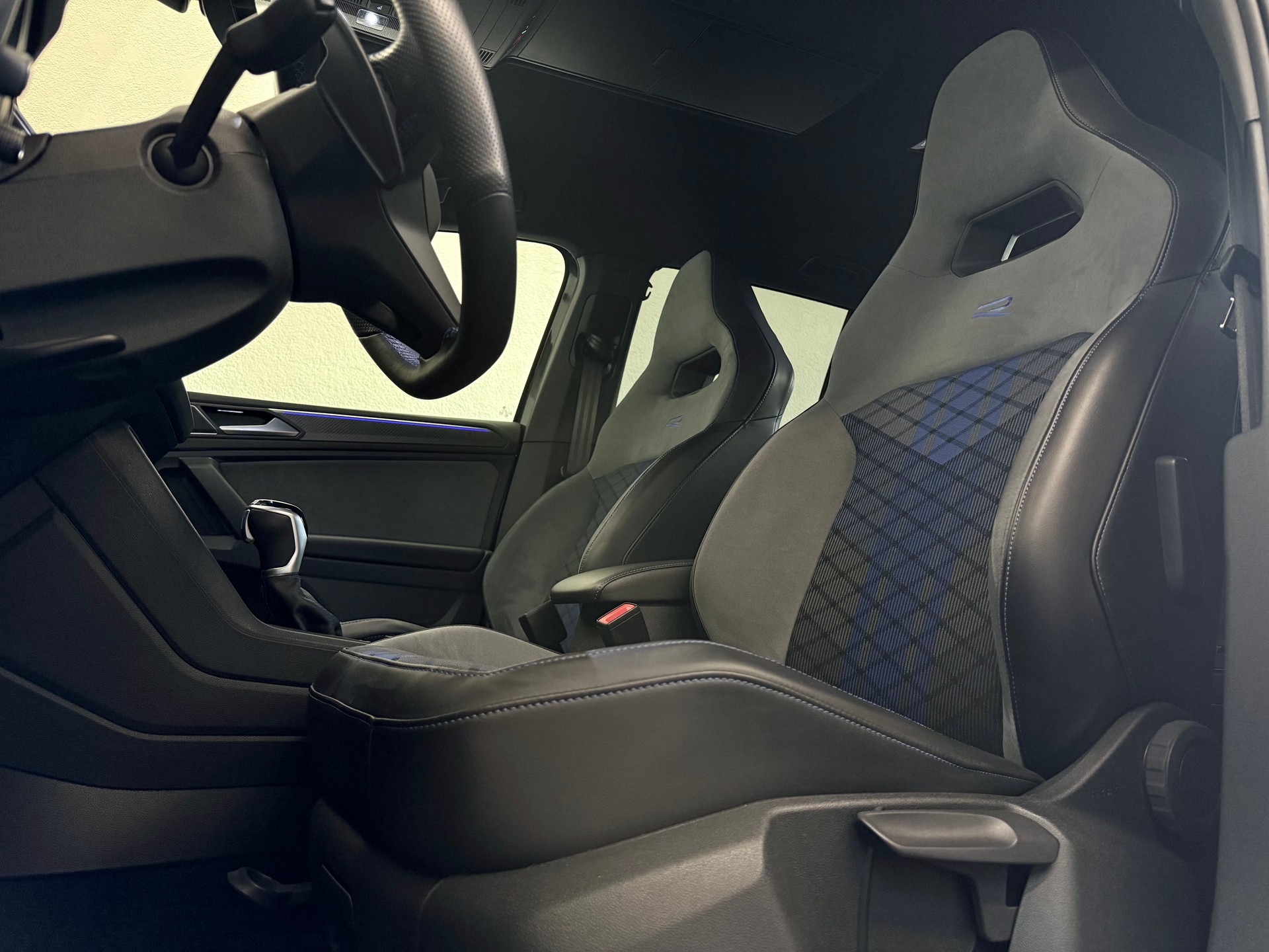 VW Tiguan 2.0TSI R 4Motion DSG-image-20