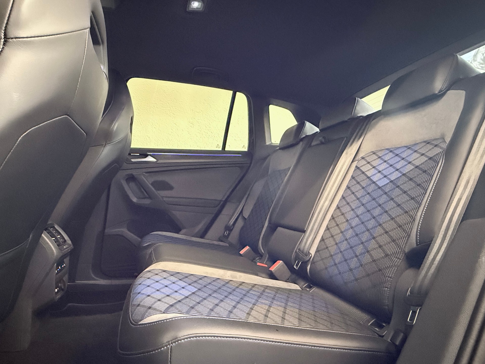 VW Tiguan 2.0TSI R 4Motion DSG-image-23