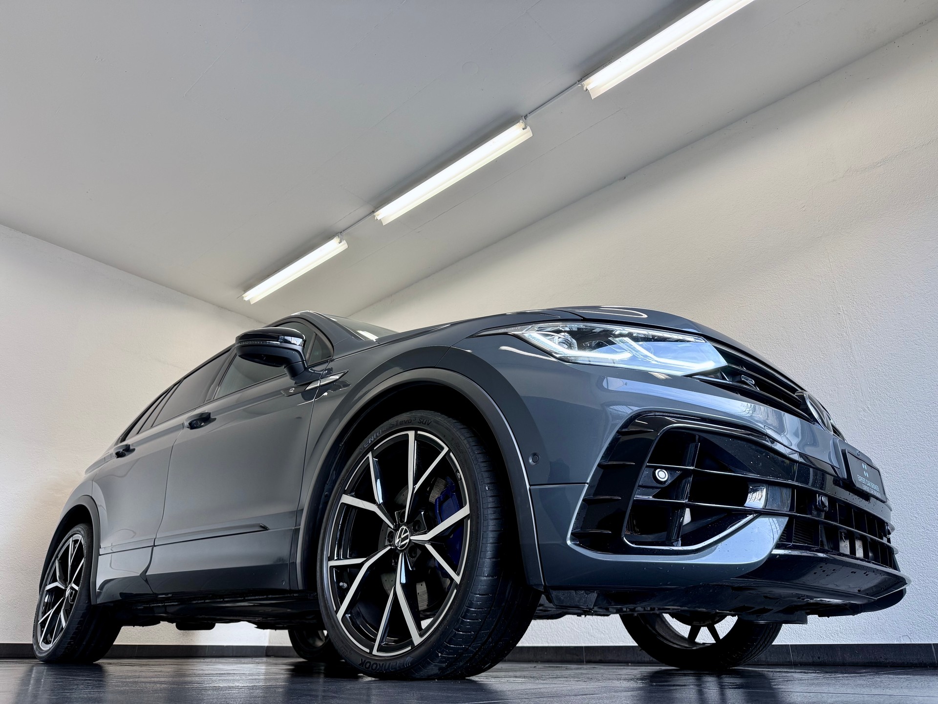 VW Tiguan 2.0TSI R 4Motion DSG-showroom-element-2