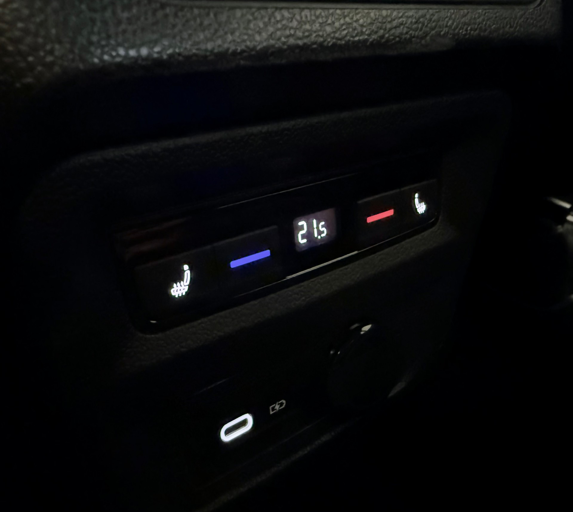VW Tiguan 2.0TSI R 4Motion DSG-image-31