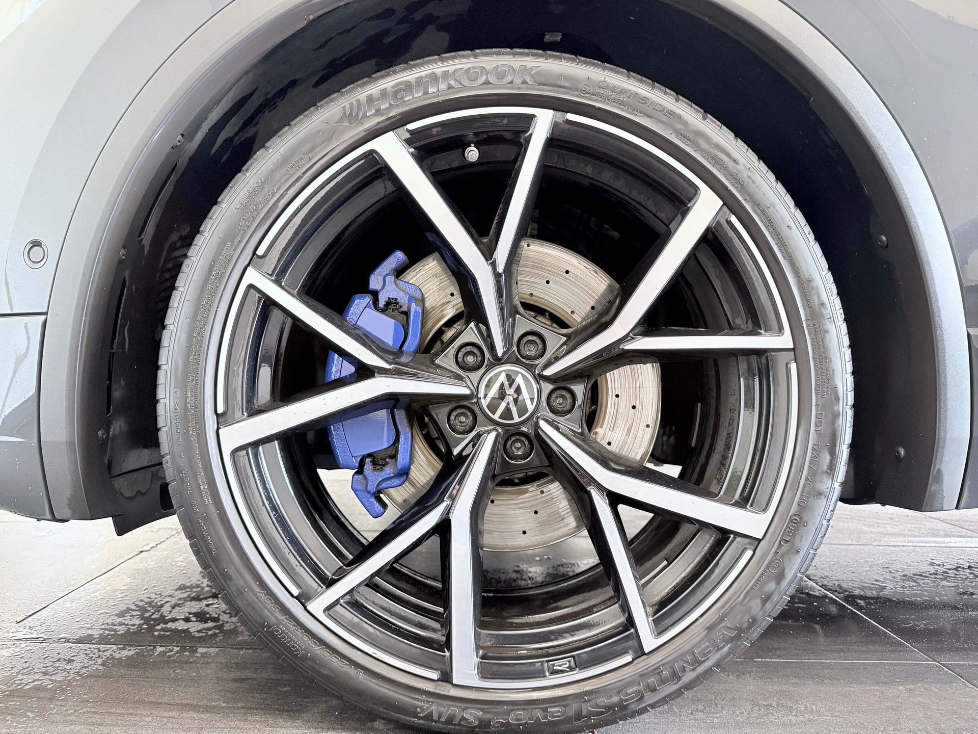 VW Tiguan 2.0TSI R 4Motion DSG-image-5