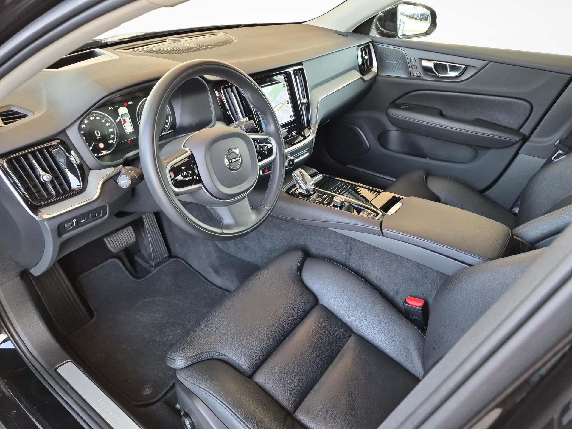 VOLVO V60 2.0 T6 TE Inscription eAWD / ab 3,99% Leasing bei Abschluss einer Protect Autoversicherung-image-12