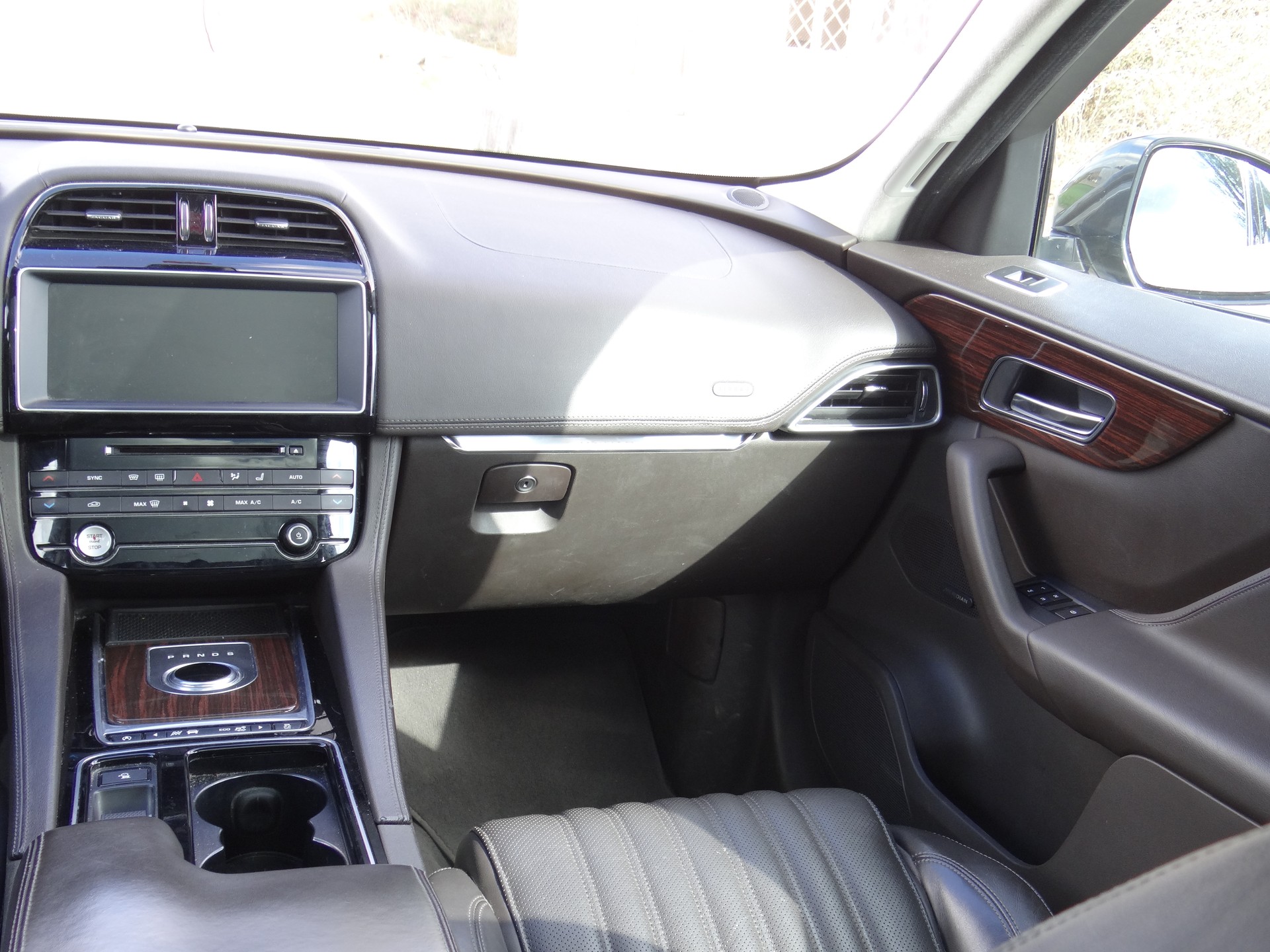 JAGUAR F-Pace 3.0 V6 Portfolio AWD Automatik-image-13