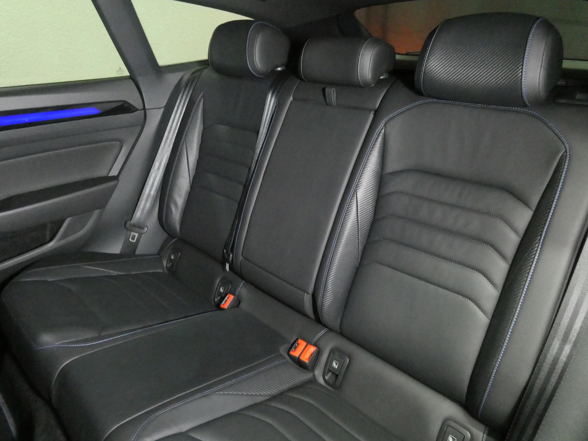 VW Arteon SB 2.0 TSI R 4Motion DSG - VOLLAUSTATTUNG - Panorama - Leder - Sportsitze - Harman/Kardon - AHK - 320 PS-image-10