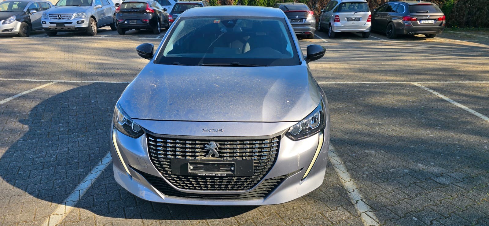 PEUGEOT 208 1.2 PureTech Allure-image-1