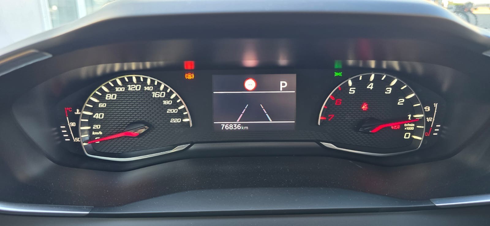 PEUGEOT 208 1.2 PureTech Allure-image-7