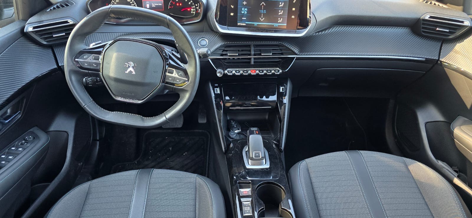 PEUGEOT 208 1.2 PureTech Allure-image-6