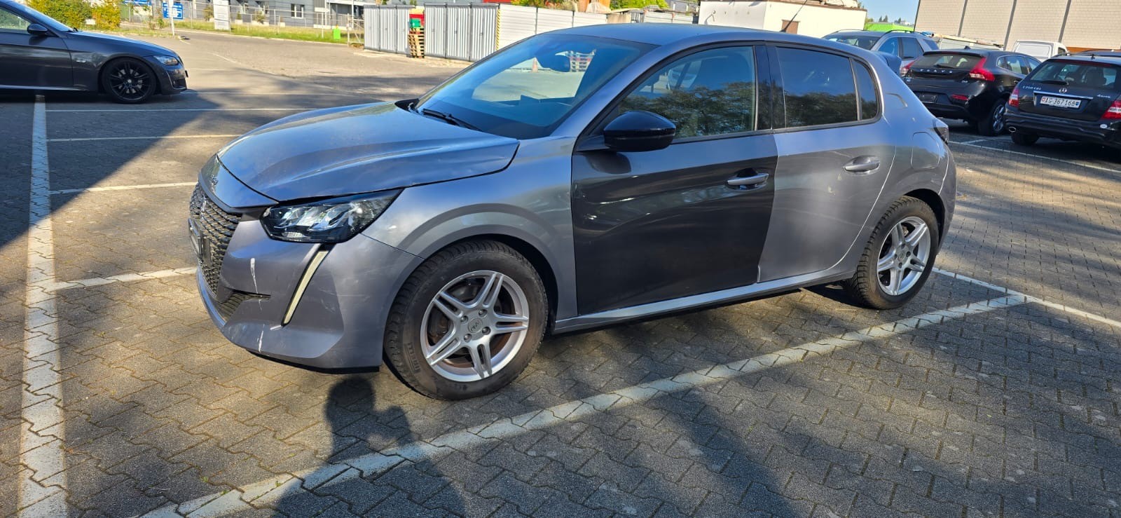PEUGEOT 208 1.2 PureTech Allure-image-2