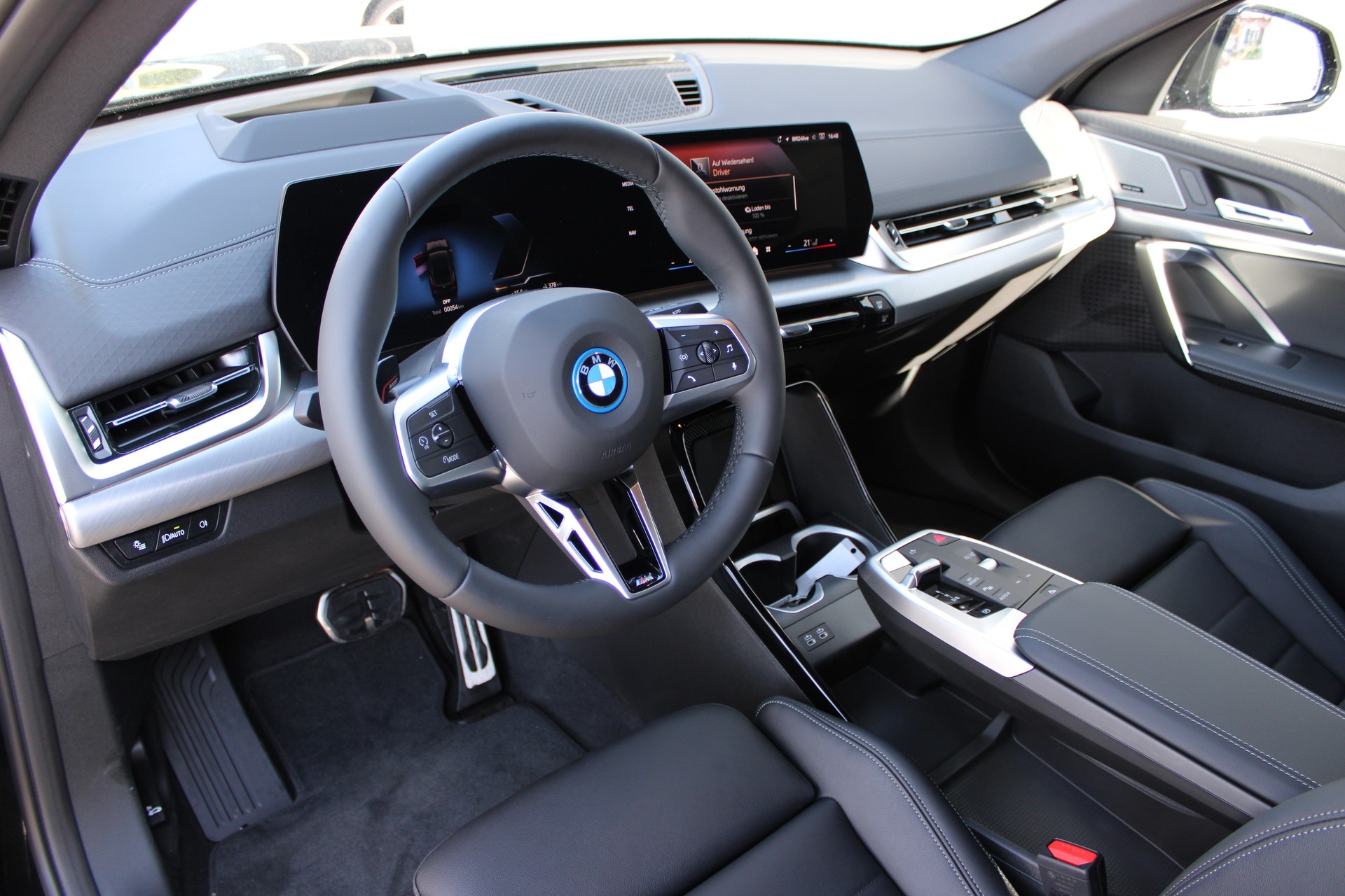 BMW iX2 xDrive 30 M Sport Pro-image-10