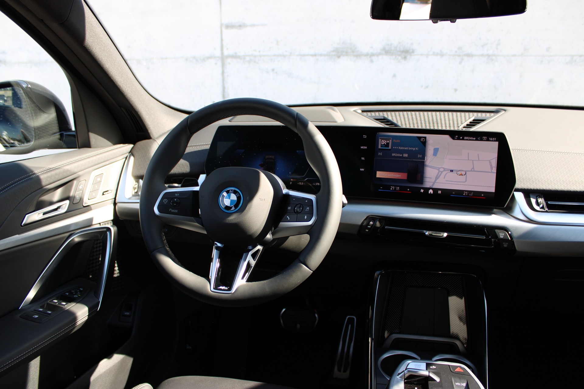 BMW iX2 xDrive 30 M Sport Pro-image-14