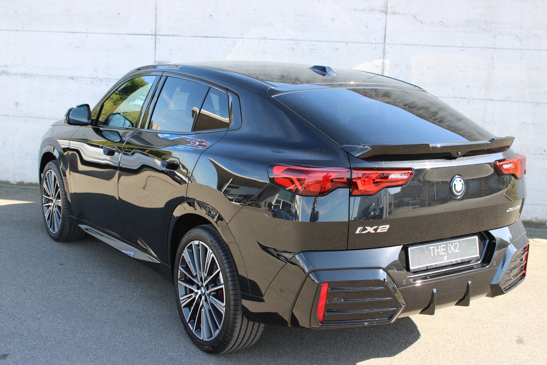 BMW iX2 xDrive 30 M Sport Pro-showroom-element-3