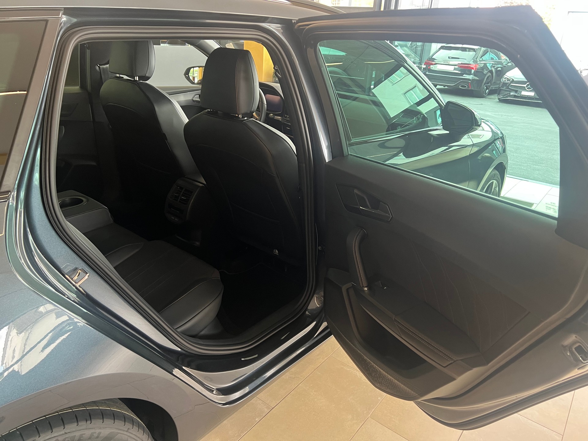 CUPRA LEON ST 1.5 eTSI DSG-image-13