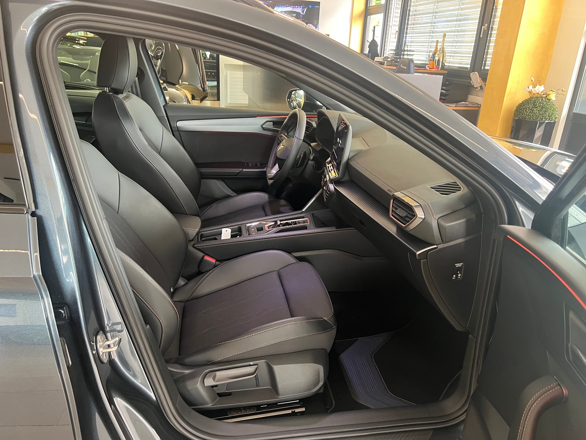 CUPRA LEON ST 1.5 eTSI DSG-image-12