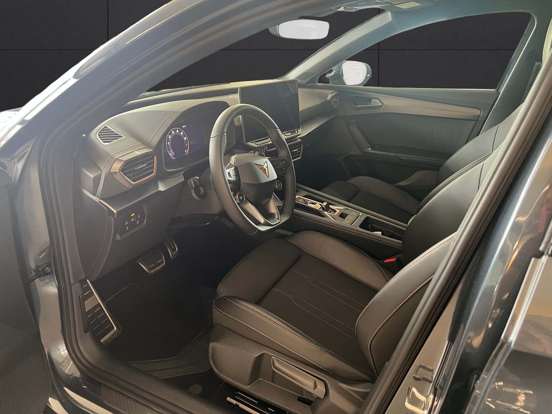 CUPRA LEON ST 1.5 eTSI DSG-image-8