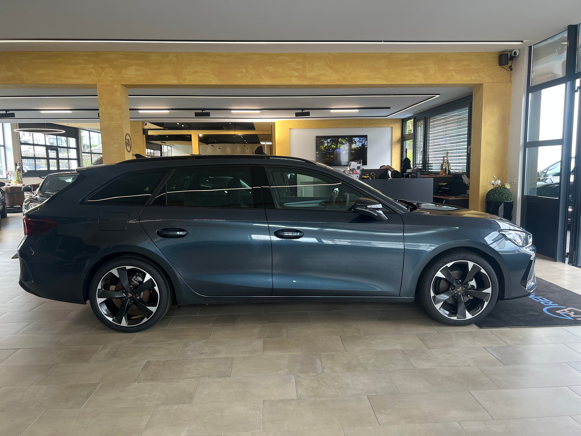 CUPRA LEON ST 1.5 eTSI DSG-showroom-element-1