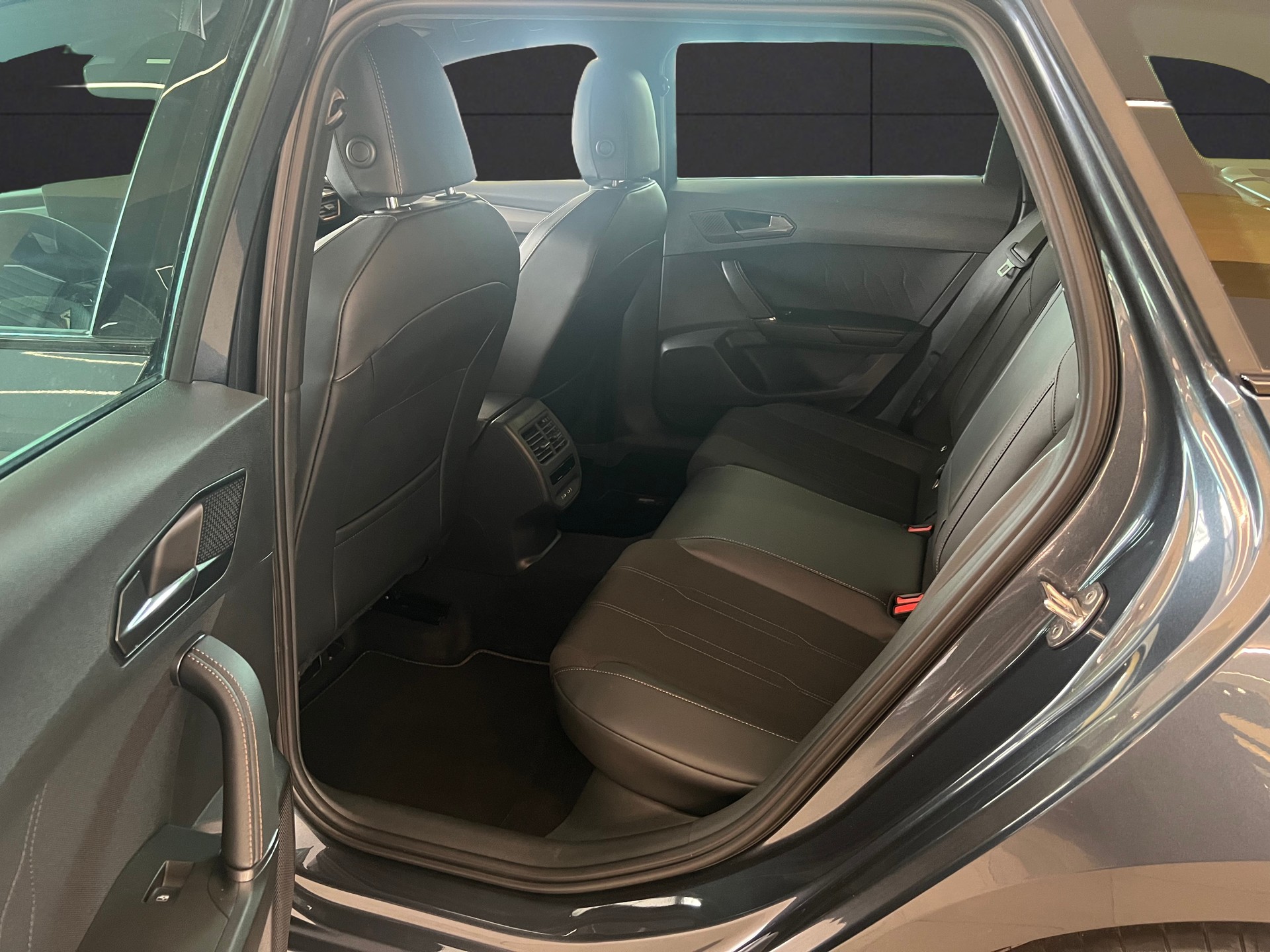 CUPRA LEON ST 1.5 eTSI DSG-image-15