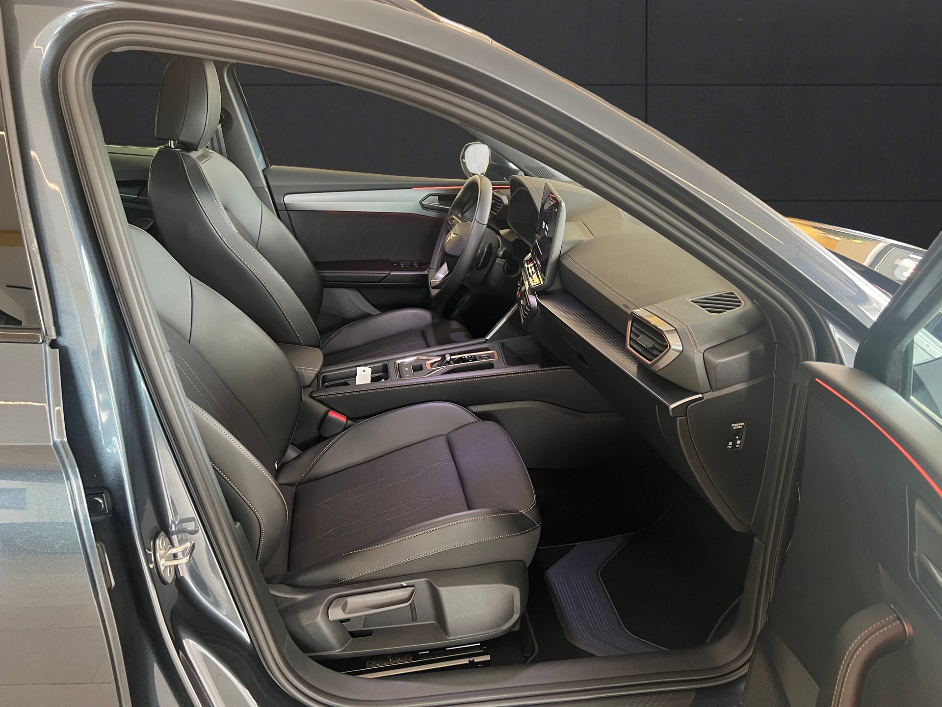 CUPRA LEON ST 1.5 eTSI DSG-image-12