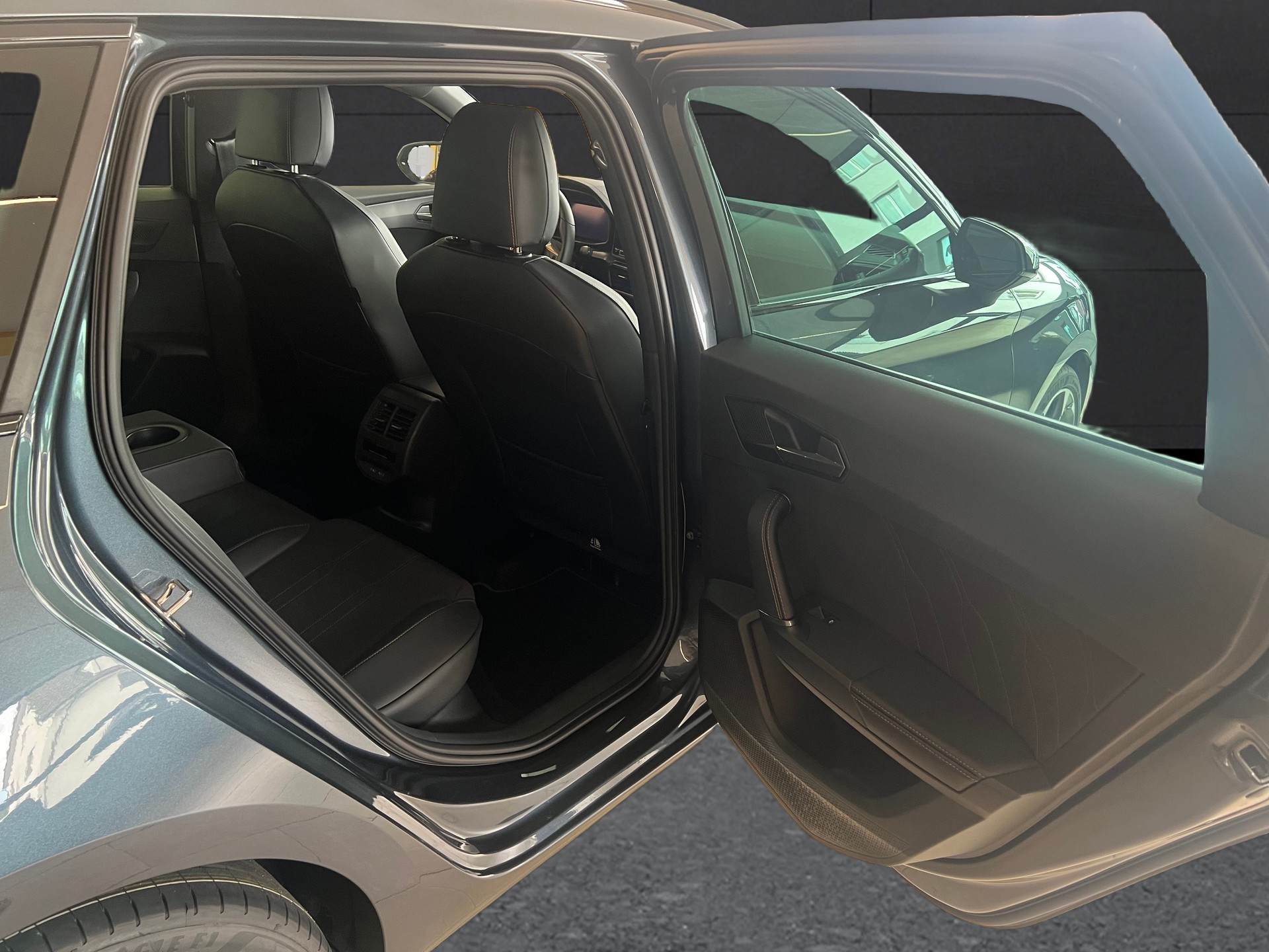 CUPRA LEON ST 1.5 eTSI DSG-image-13