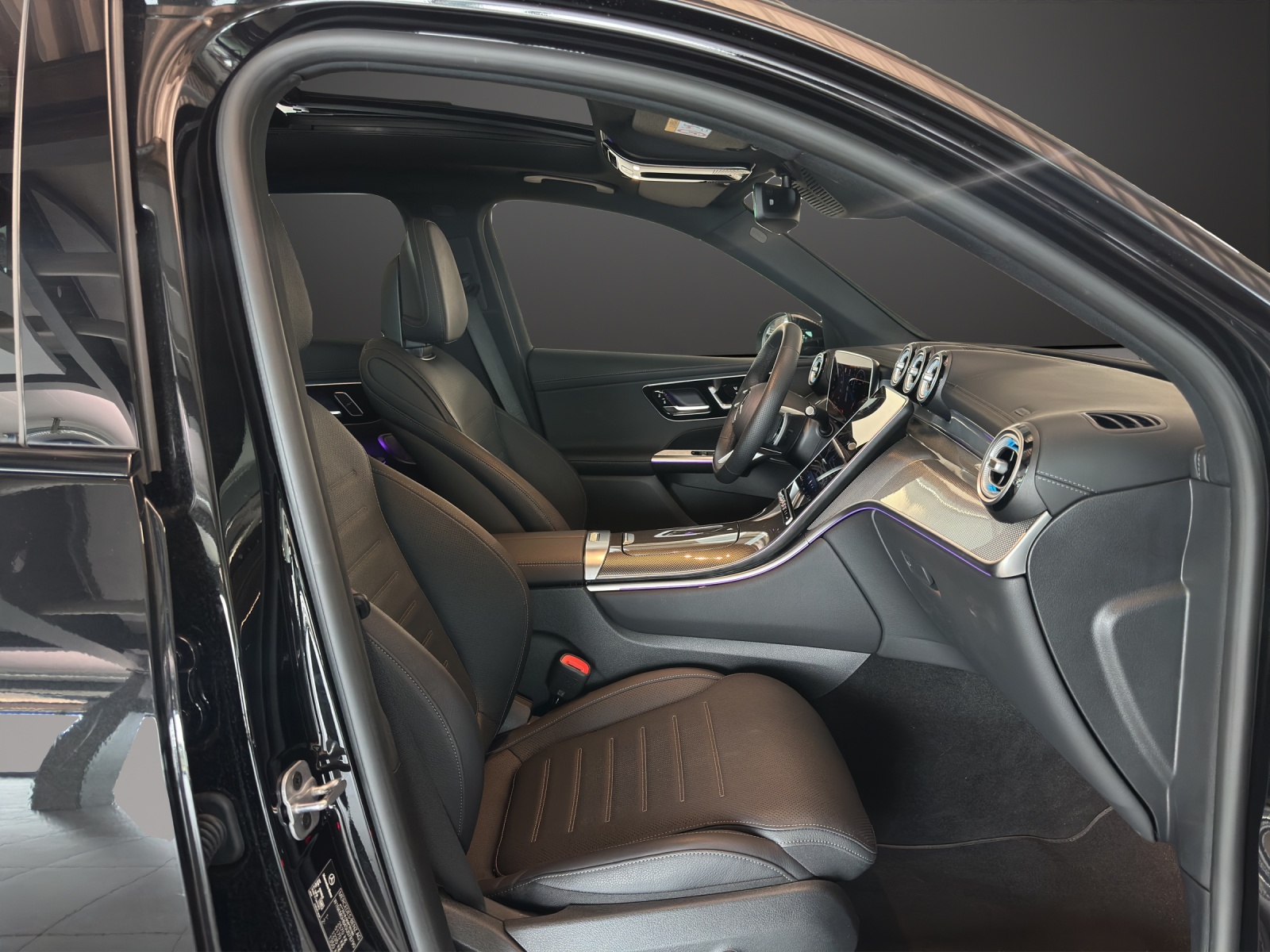 MERCEDES-BENZ GLC 300 d 4M AMG Line-image-10