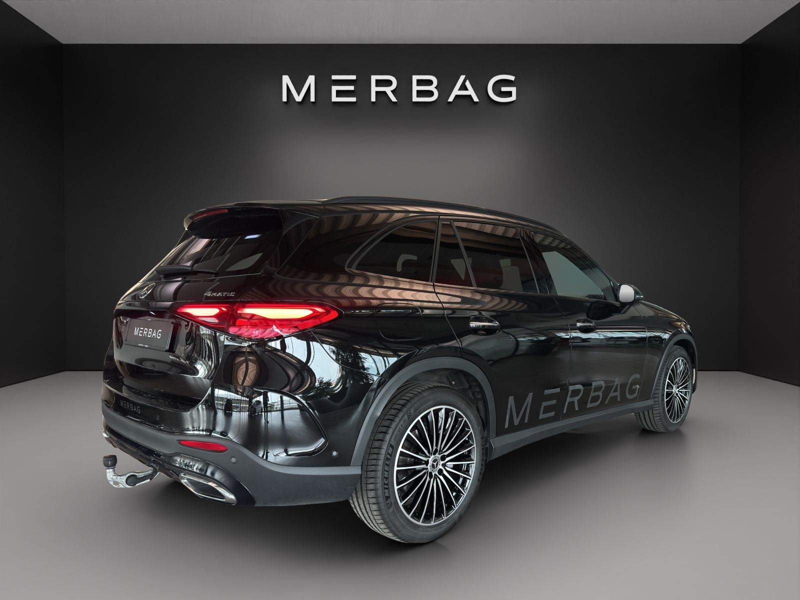 MERCEDES-BENZ GLC 300 d 4M AMG Line-image-5