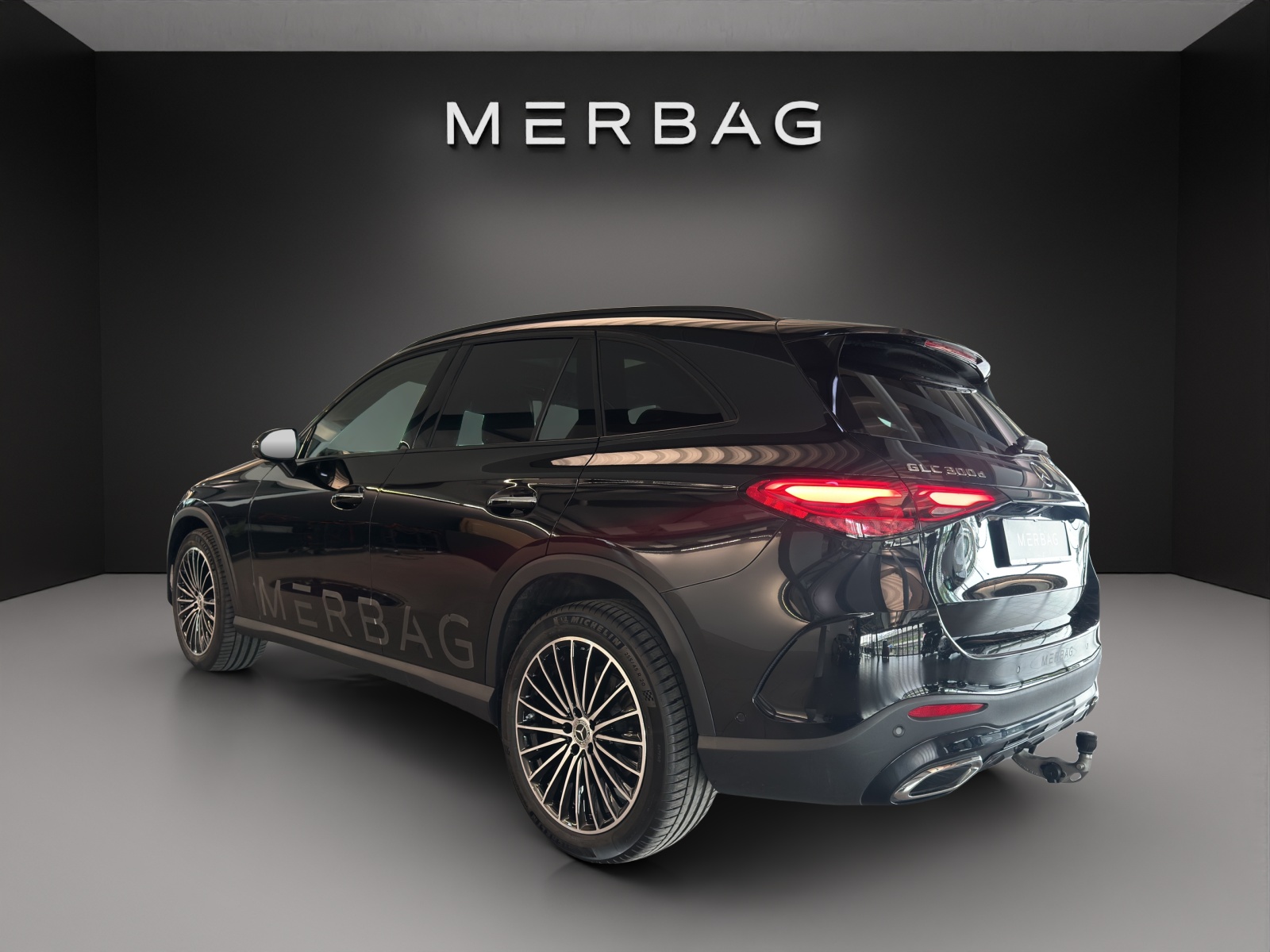 MERCEDES-BENZ GLC 300 d 4M AMG Line-image-3