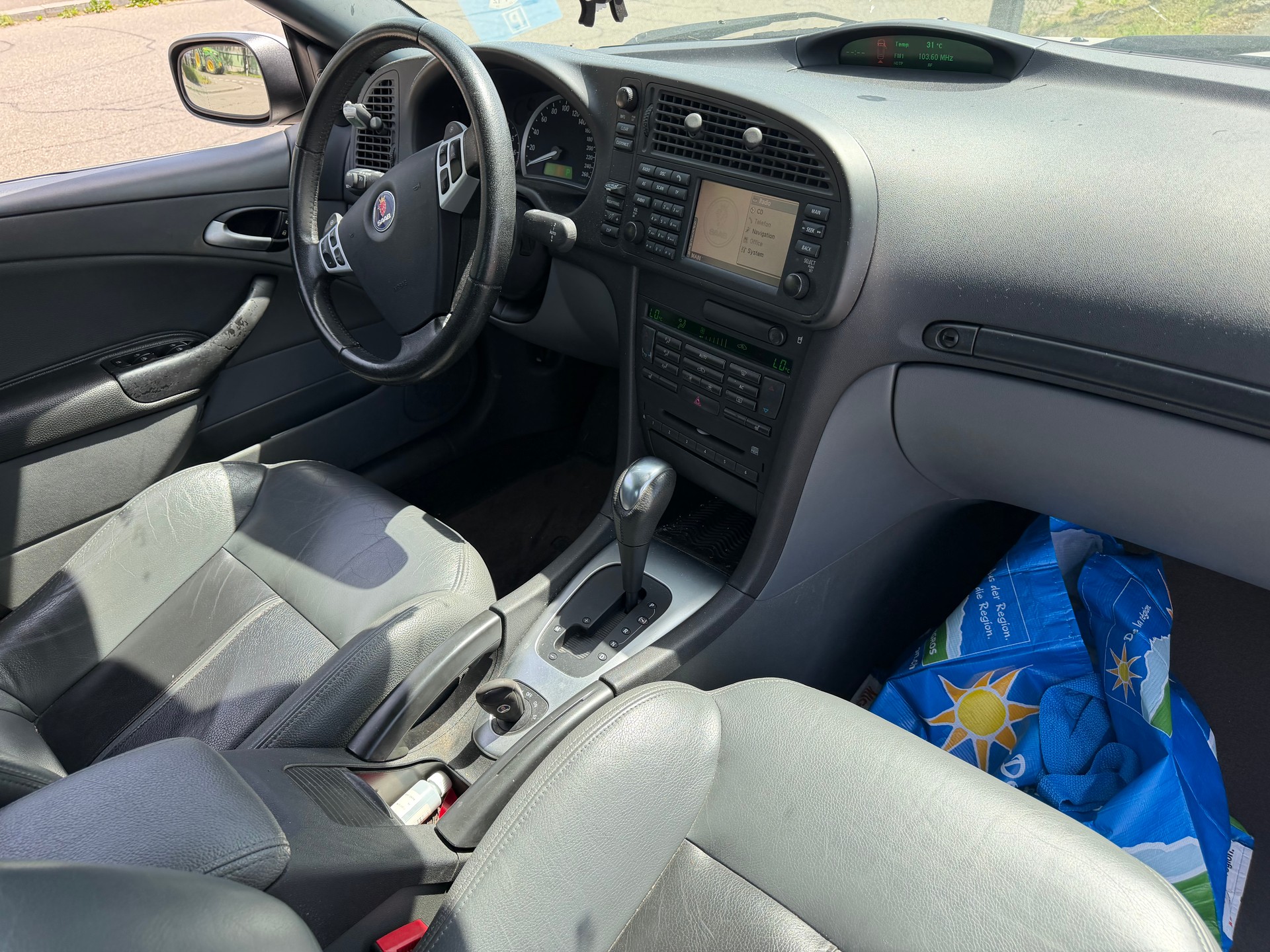 SAAB 9-3 2.0t Vector-image-5