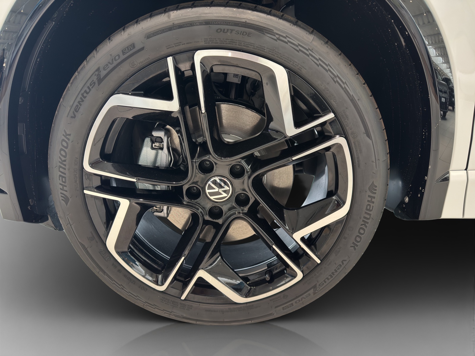 VW Tiguan 2.0 TSI DSG R-Line 4Motion-image-14