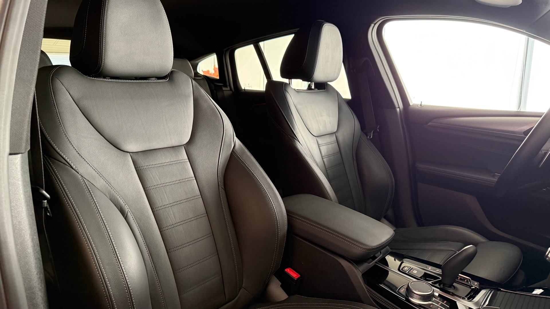 BMW X4 20d xDrive-showroom-element-2