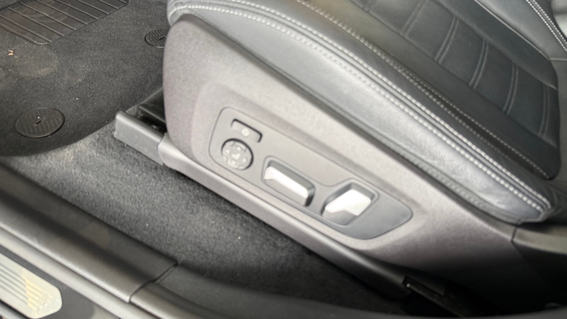 BMW X4 20d xDrive-image-18