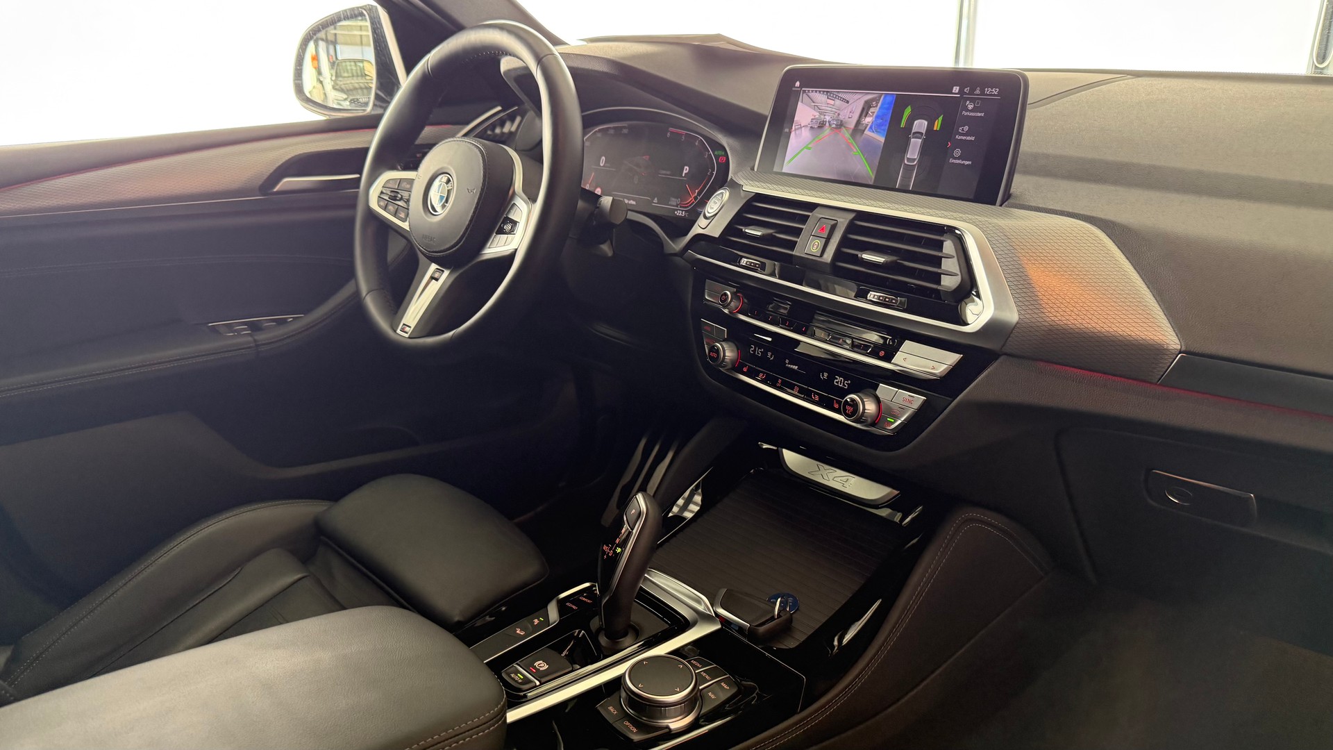 BMW X4 20d xDrive-showroom-element-3