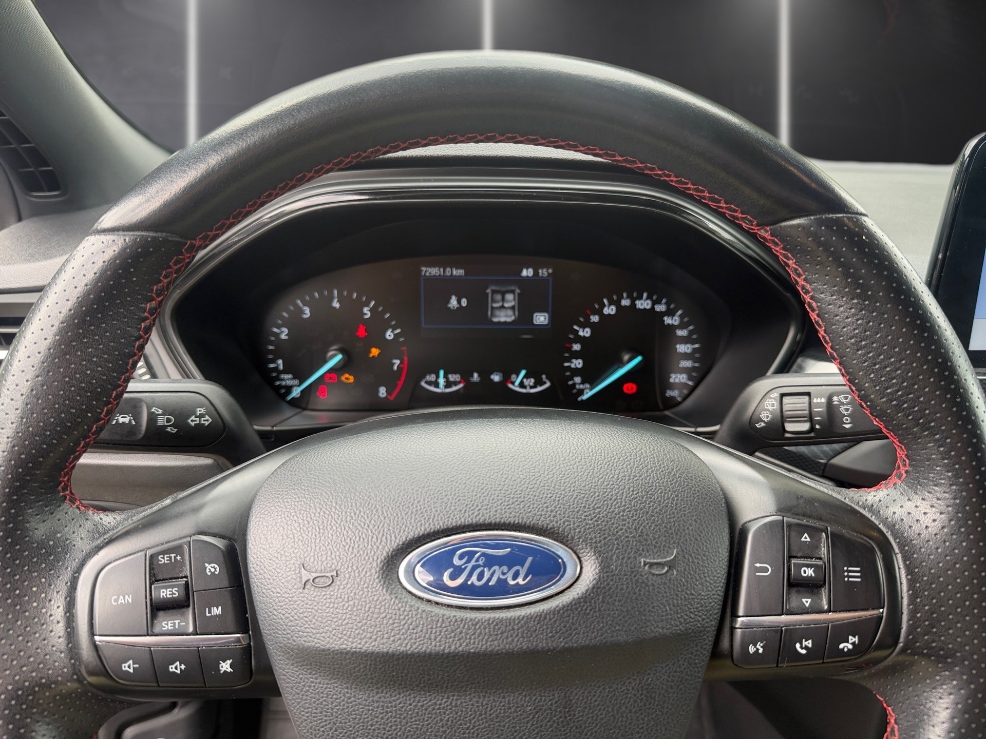 FORD Focus 1.0 Ecob 125 ST-Line-image-5