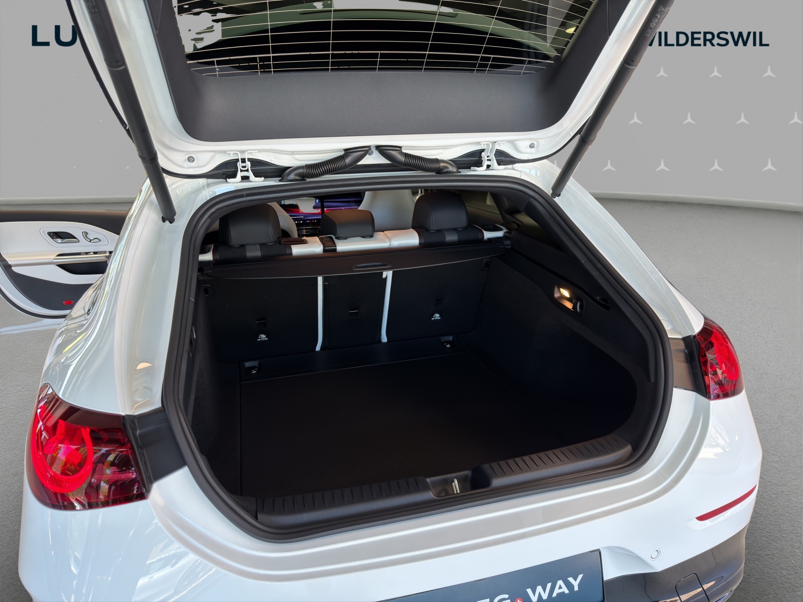 MERCEDES-BENZ CLA Shooting Brake 220 8G-DCT-image-13