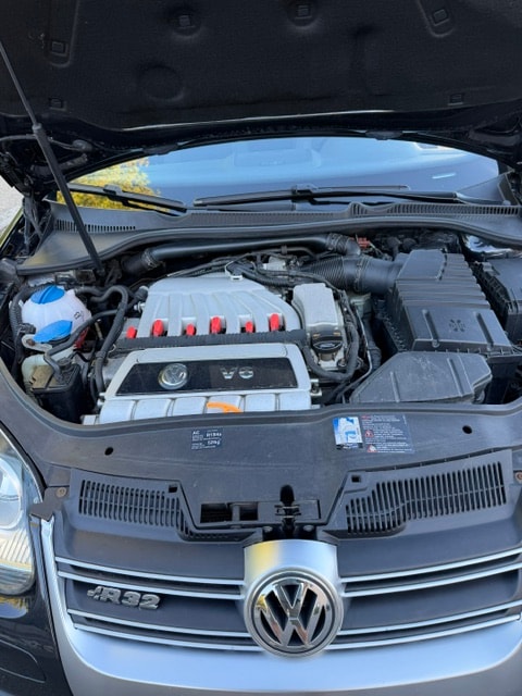 VW Golf R32 4Motion-image-9