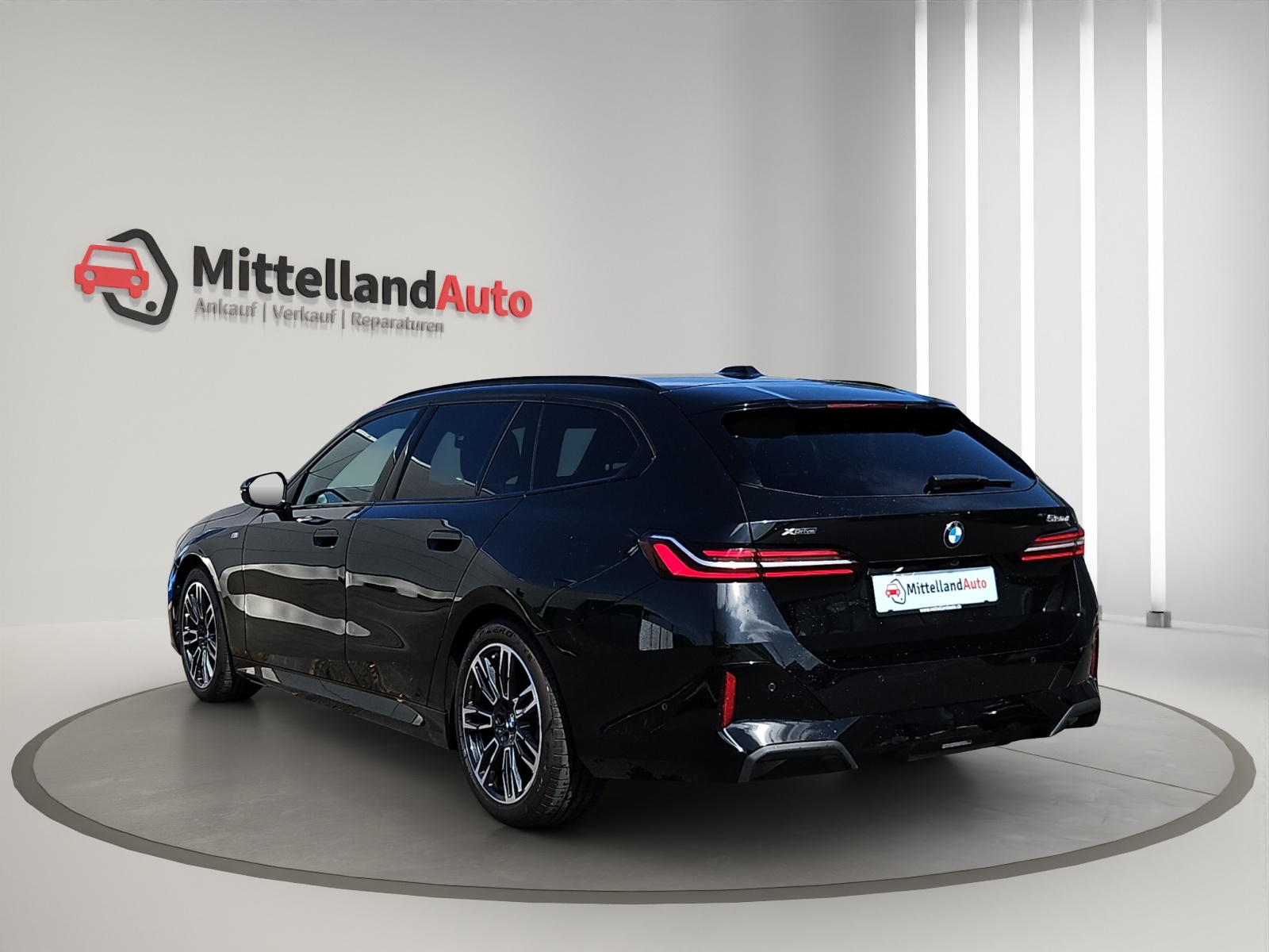 BMW 520d xDrive 48V Touring M Sport Steptronic-image-13