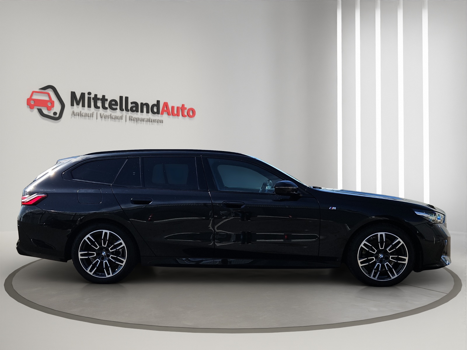 BMW 520d xDrive 48V Touring M Sport Steptronic-showroom-element-3