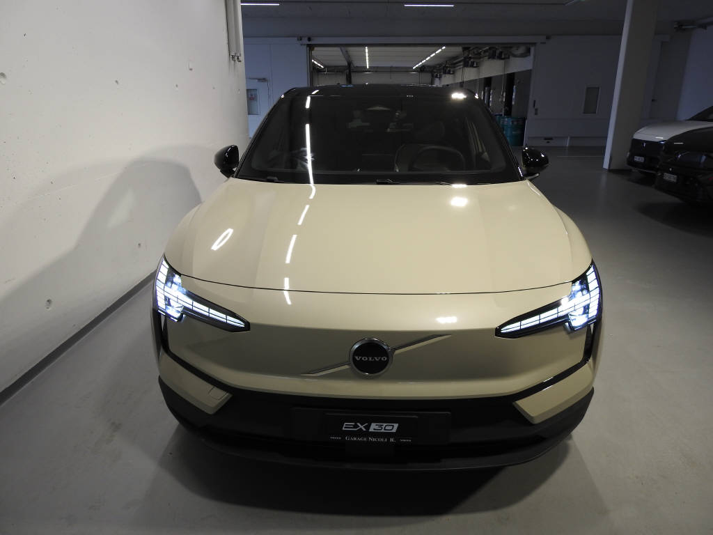 VOLVO EX 30 E60 Plus-showroom-element-1