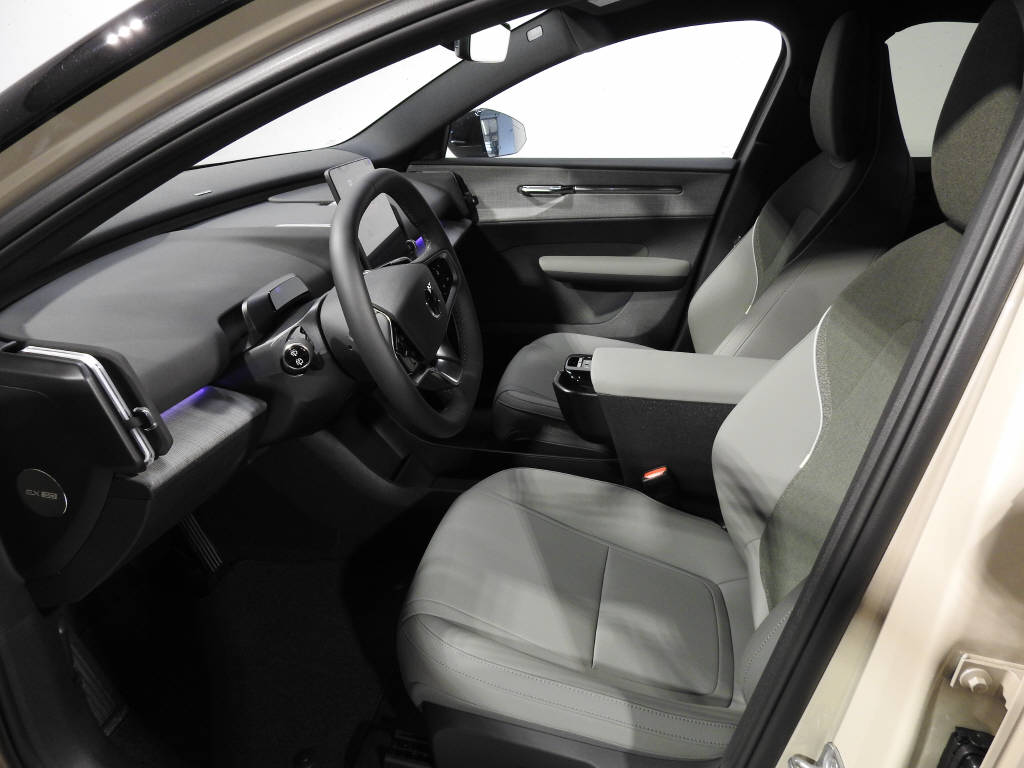 VOLVO EX 30 E60 Plus-image-10