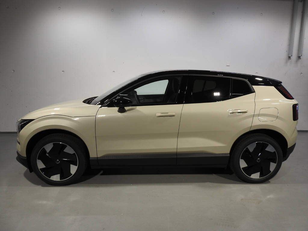 VOLVO EX 30 E60 Plus-showroom-element-2