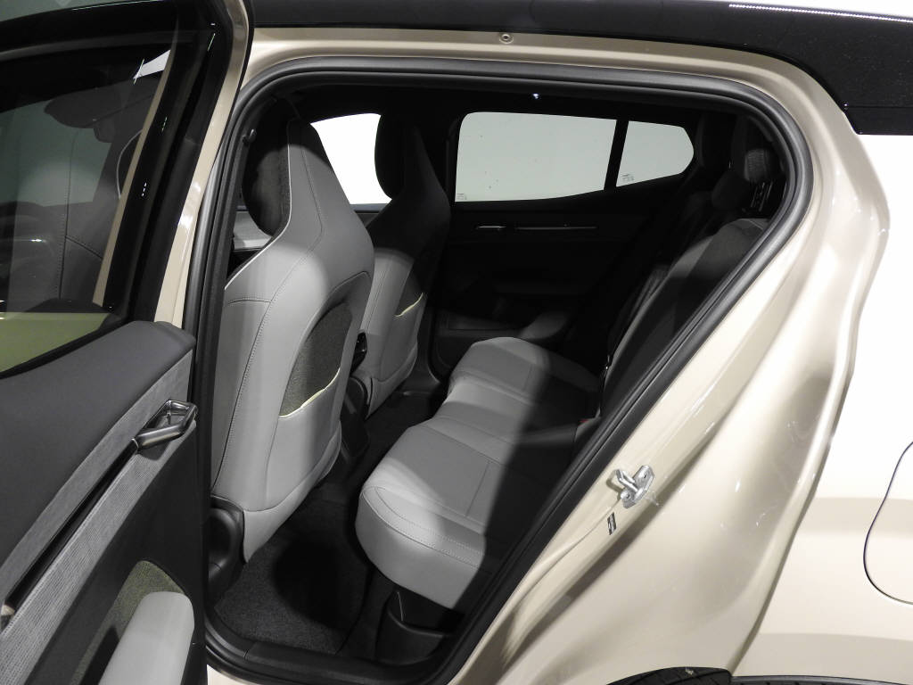 VOLVO EX 30 E60 Plus-image-11
