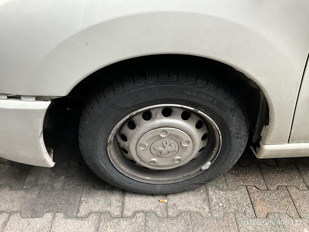 PEUGEOT Expert 2.0 HDi 229 L2H1-image-12