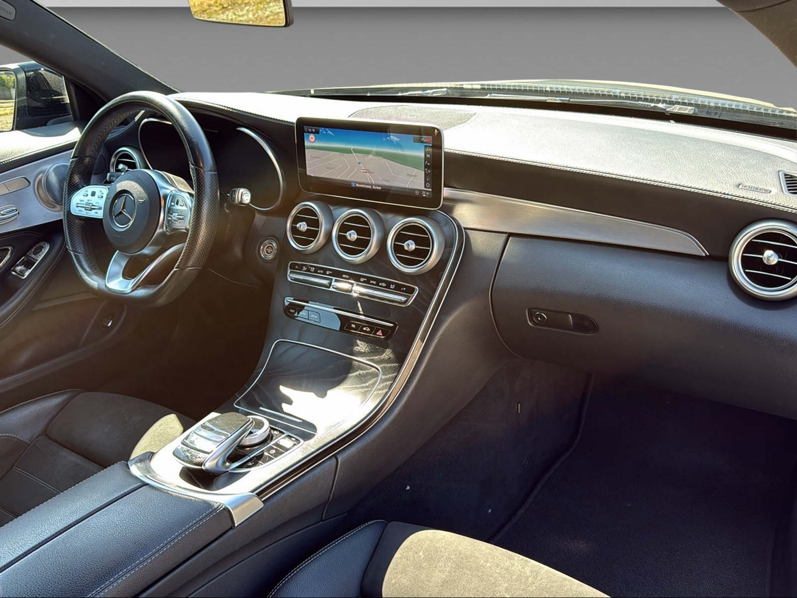 MERCEDES-BENZ C 200 AMG-Line 4matic Coupé-image-18