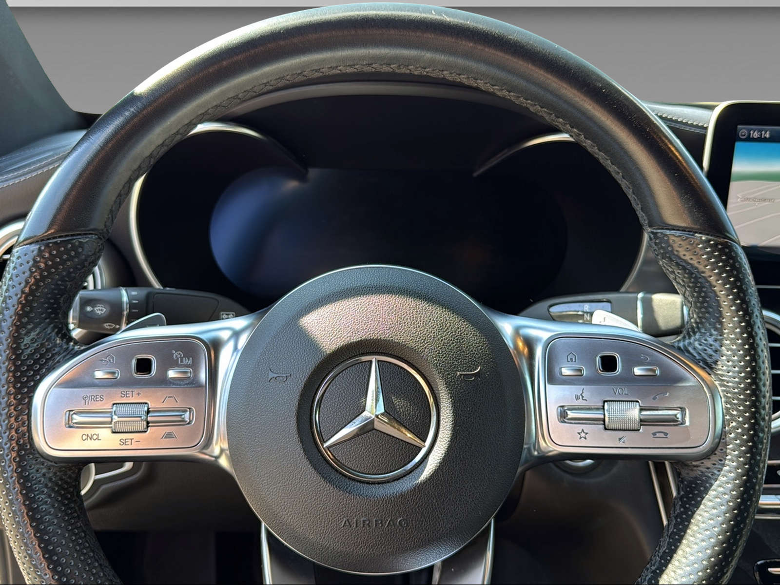 MERCEDES-BENZ C 200 AMG-Line 4matic Coupé-image-16