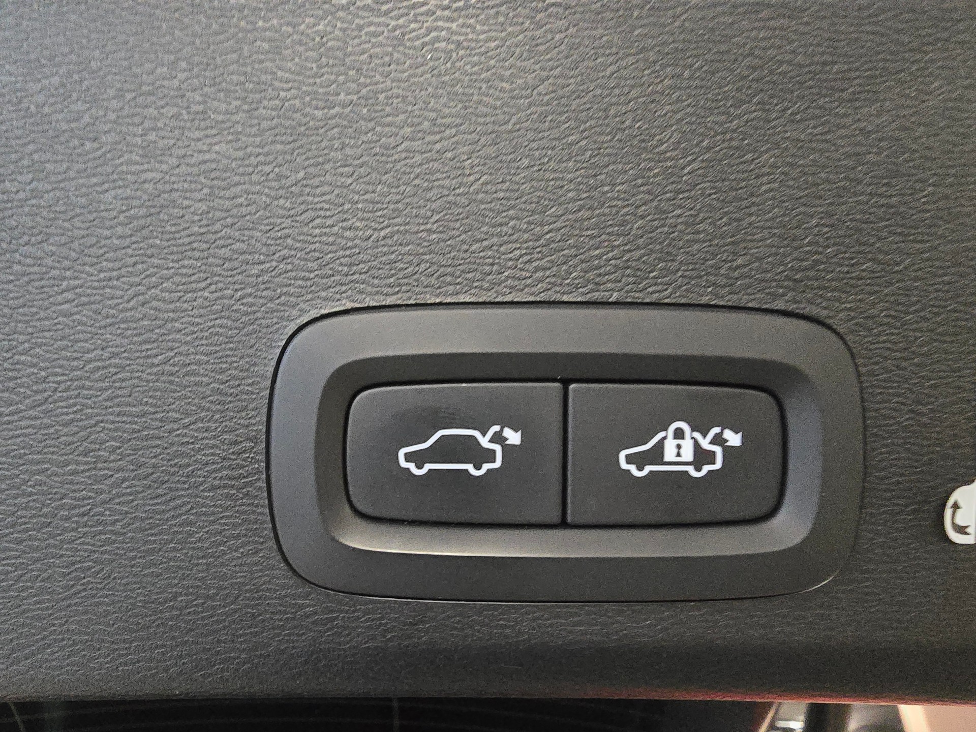 VOLVO XC40 T5 TwE R-Design DCT CH-Fahrzeug-image-25
