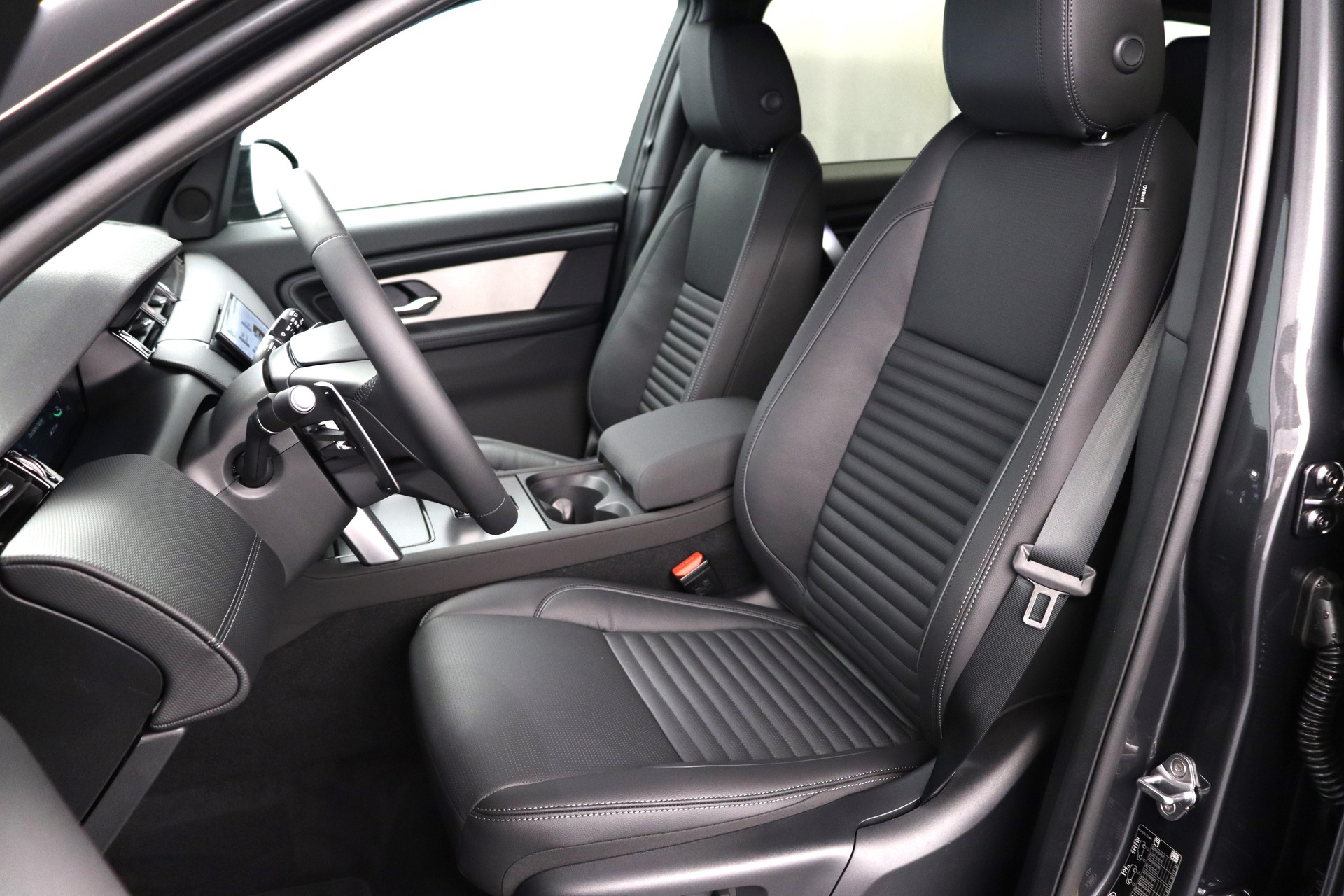 LAND ROVER Discovery Sport 1.5 T 270e Dynamic SE-showroom-element-2