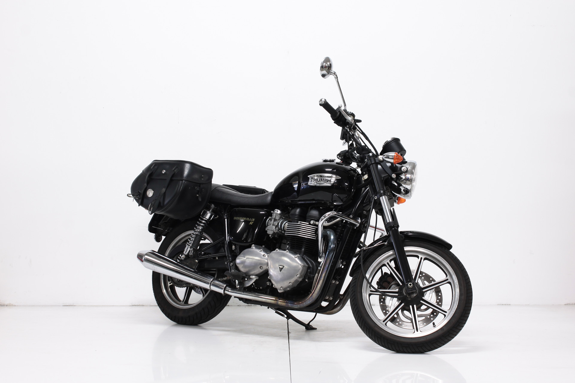 TRIUMPH Bonneville 900-image-0