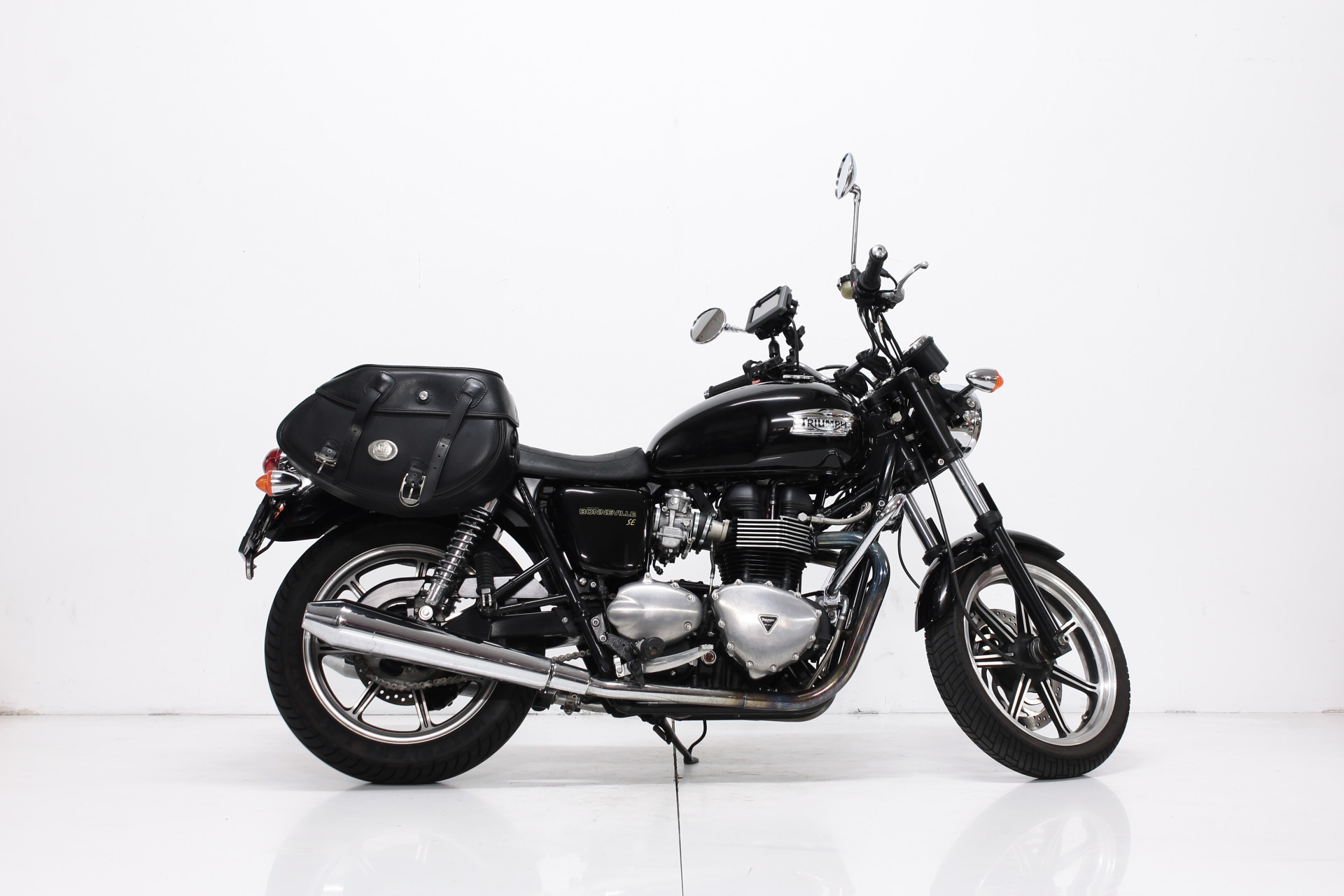 TRIUMPH Bonneville 900-image-1