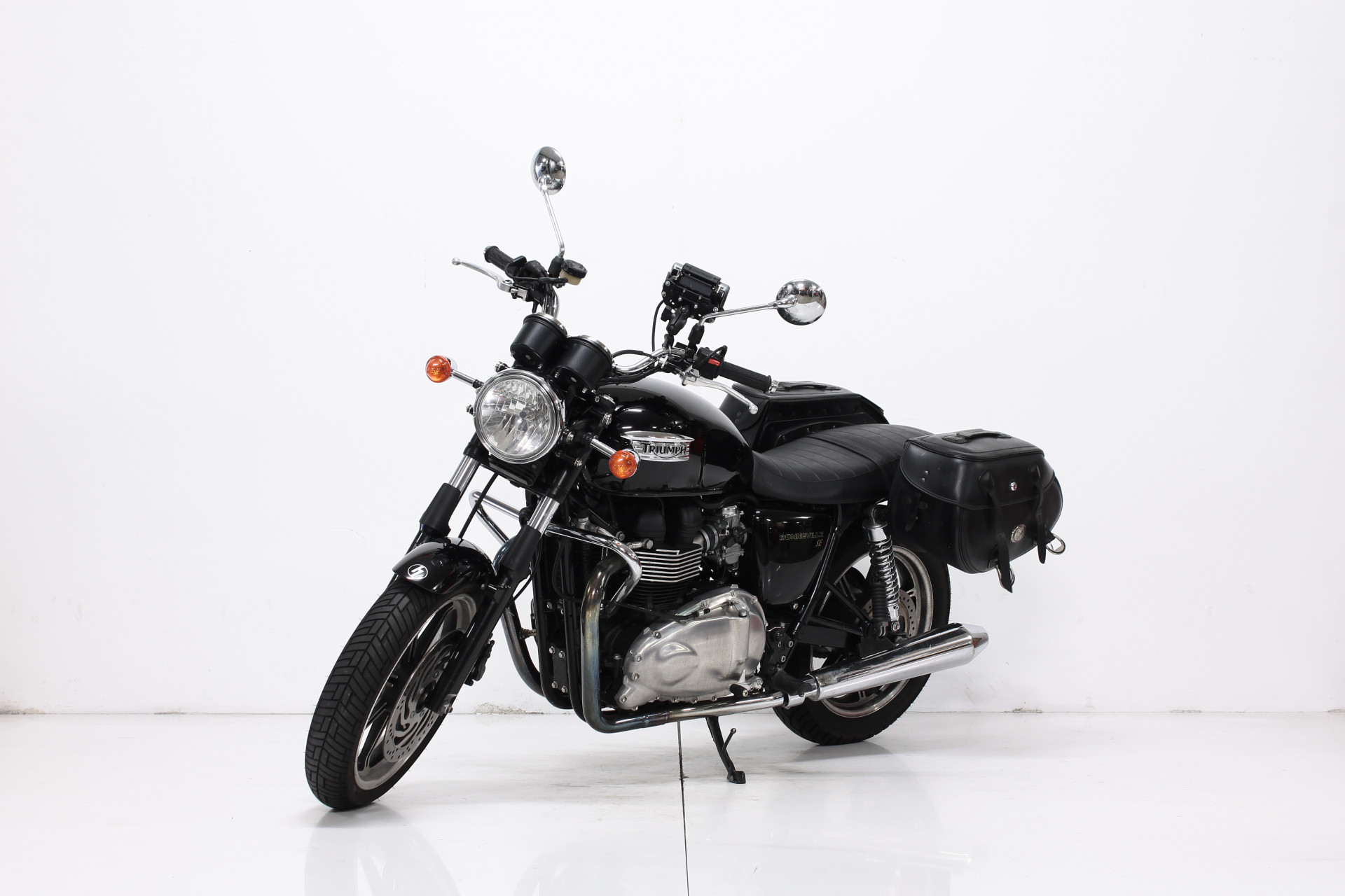 TRIUMPH Bonneville 900-image-3